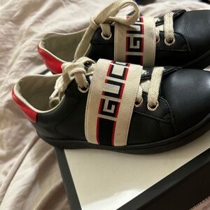 Kids gucci shoes size 27